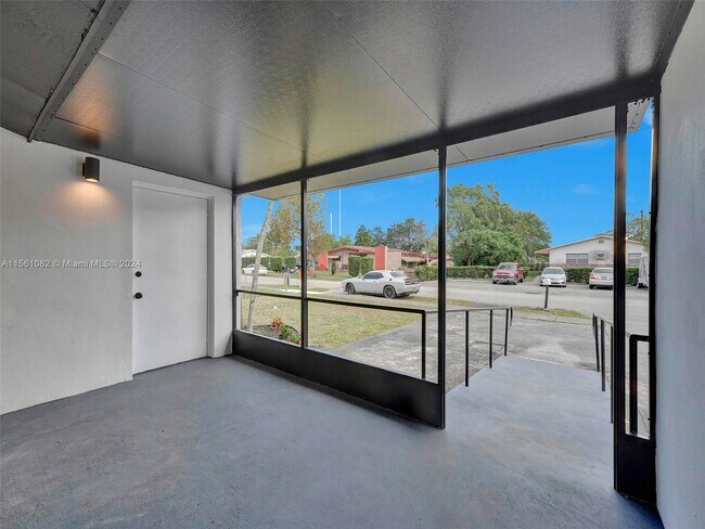 Building Photo - 5727 SW 27th St
