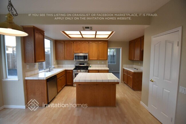 Foto del edificio - 8107 Helmsdale Dr