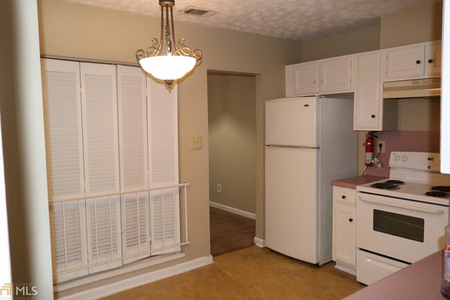 Building Photo - 3550 Panthersville Rd