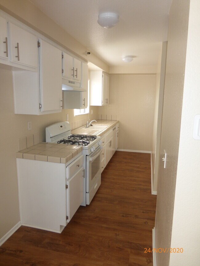 kITCHEN - 13930 Hawthorne Way