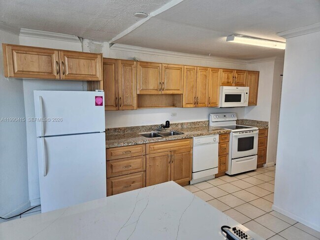 Foto del edificio - 7135 Collins Ave