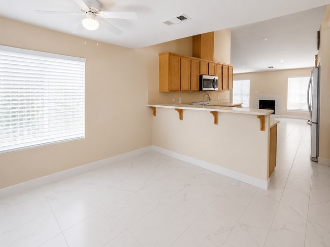 Building Photo - Coming soon! Beautiful single story home in Los banos