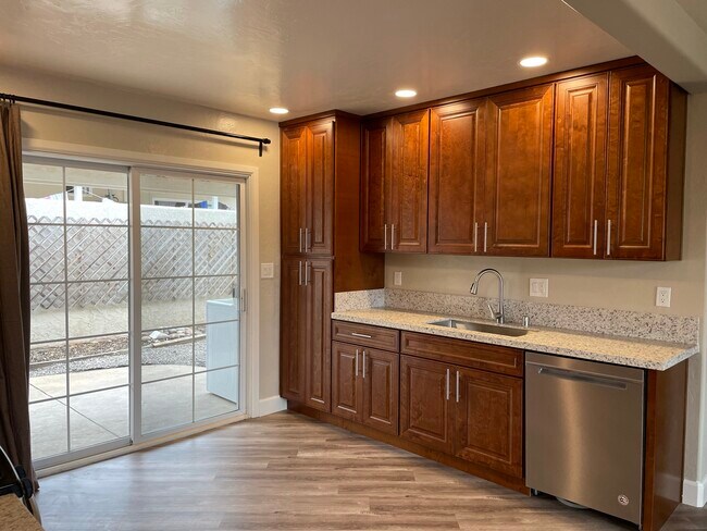 Foto del edificio - 12331 Leona Ln