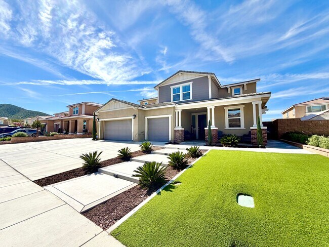 Foto del edificio - Resort-Style Pool Home with Mother-in-Law Suite,  RV Access & Included SOLAR Near Heritage Lake