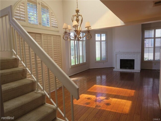 Building Photo - 3 br, 2.5 bath Townhome - 4467 Emerald St ...