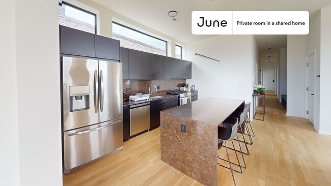 Building Photo - Private bedroom in 4 bed/3 bath Home