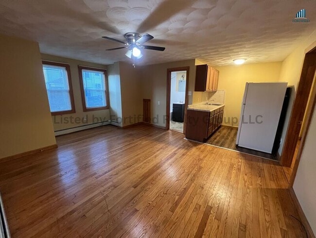 Photo - 106 Tuttle St Apartment