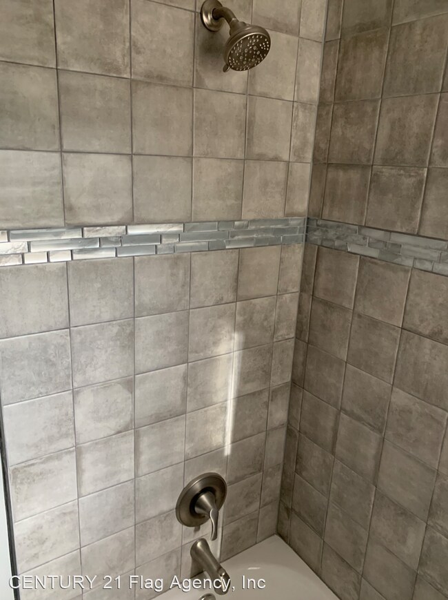 Foto del edificio - 3 br, 1 bath House - 211 Garnet Ave.