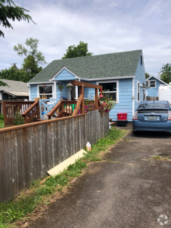 Trainsong Apartments for Rent with Utilities Included Eugene, OR 1