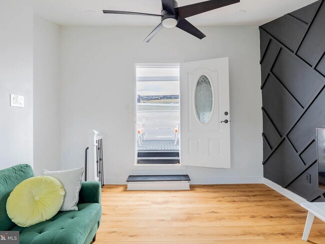 Foto del edificio - Stunning 2 bed, three story trinity with a two outdoor spaces