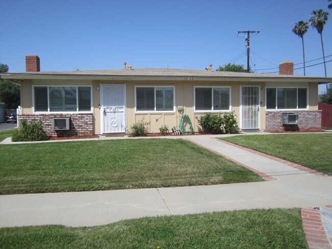 Immaculate 2 Bedroom Loma Linda Duplex - Immaculate 2 Bedroom Loma Linda Duplex House