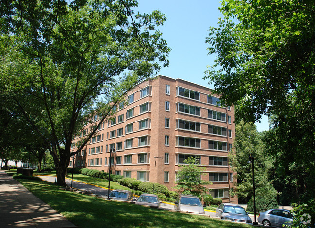 Quebec House Apartments - Quebec House