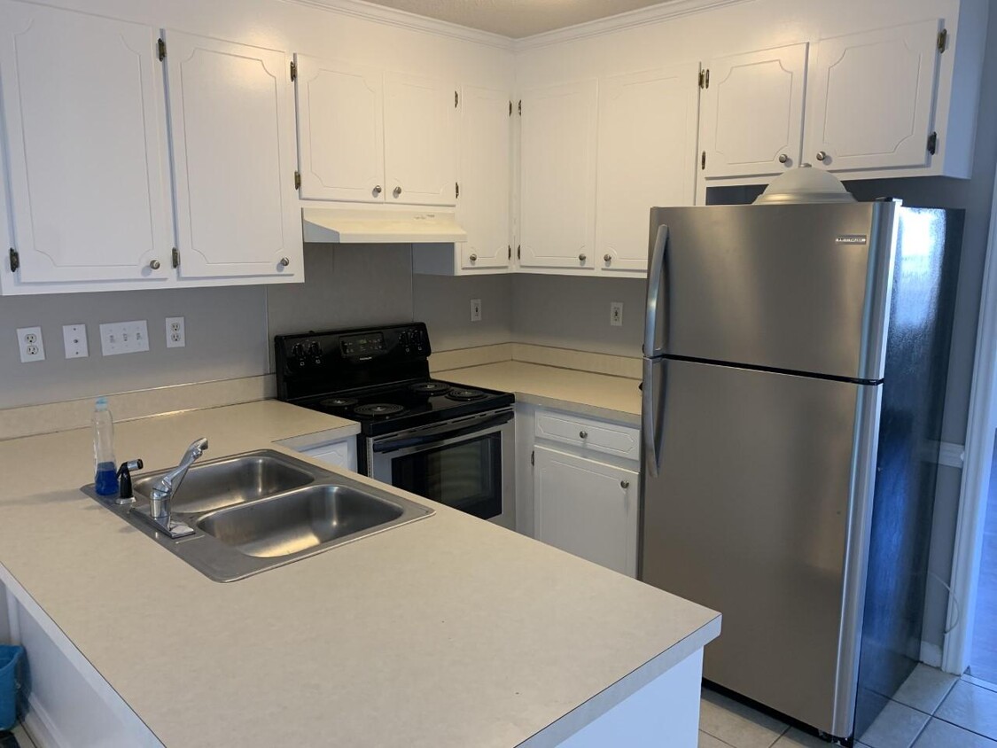 Building Photo - 3921 Sterling Pointe Dr