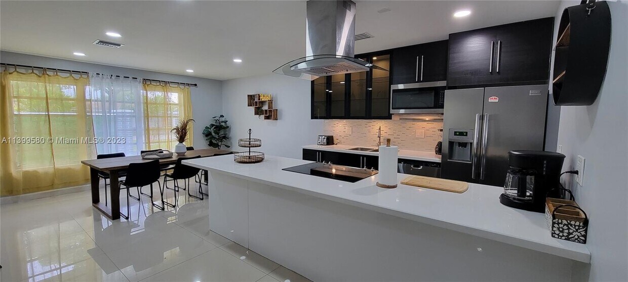 7365 NW 15th St Unit 7365, Plantation, FL 33313 Room for Rent in