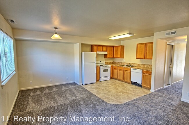 Building Photo - 500 Village Dr