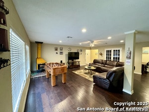 Building Photo - 102 Lariat Dr