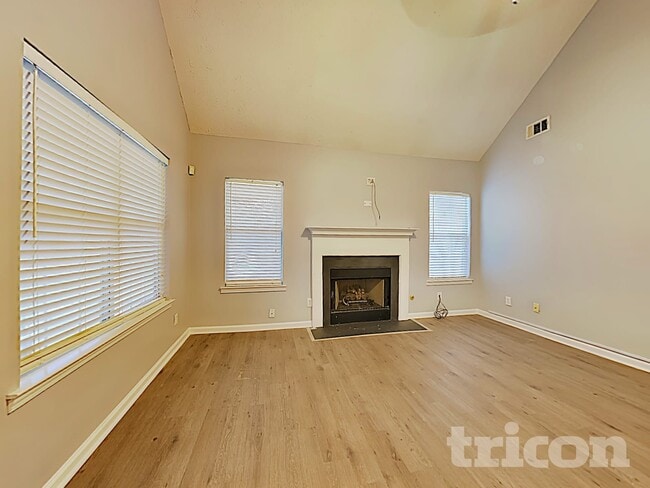 Foto del edificio - 169 Floresta Dr