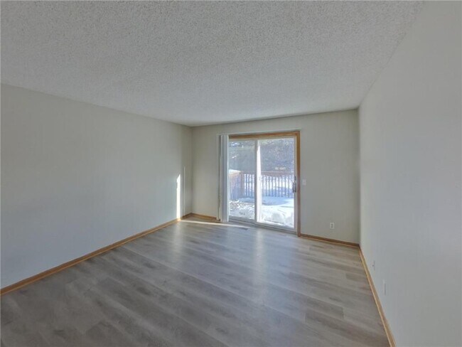 Foto del edificio - 4350 Thornhill Ln