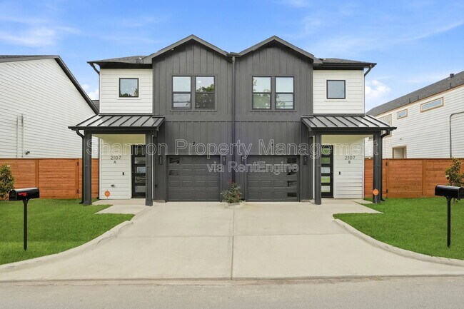 Building Photo - 2107 Esther Dr