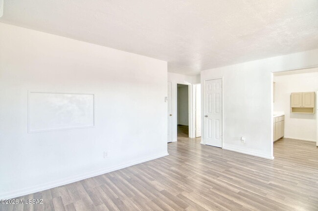 Building Photo - 5653 E 28th St