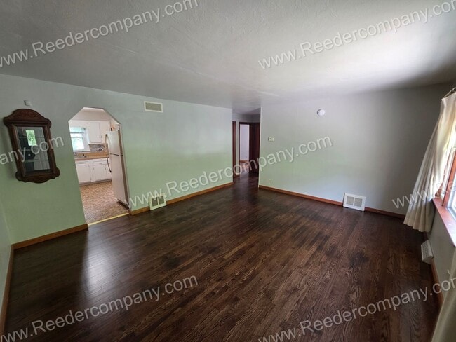 Building Photo - Spacious 2 bedroom 1 bathroom house