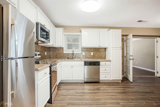 Building Photo - 225 Fireside Way