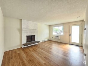 Building Photo - 2021-2023 N Astor St