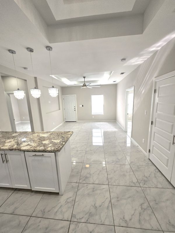 Foto del edificio - 1018 N Woodson Ave