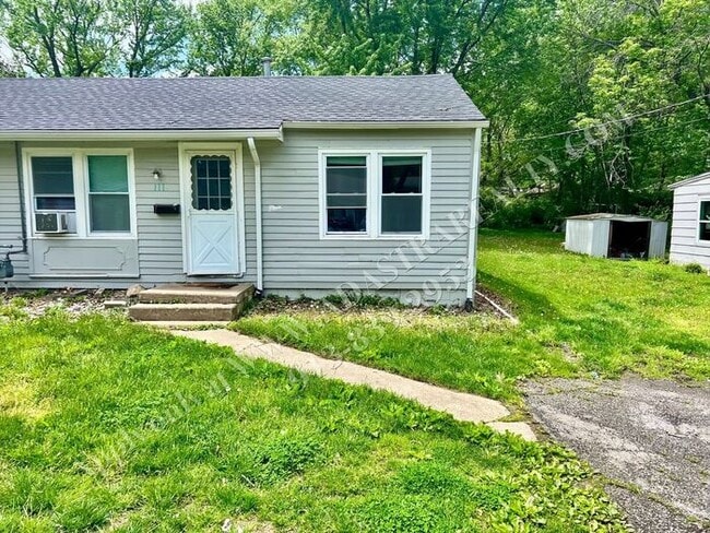 Building Photo - Cozy 2 Bed 1 Bath Duplex in OLATHE-Available NOW!!