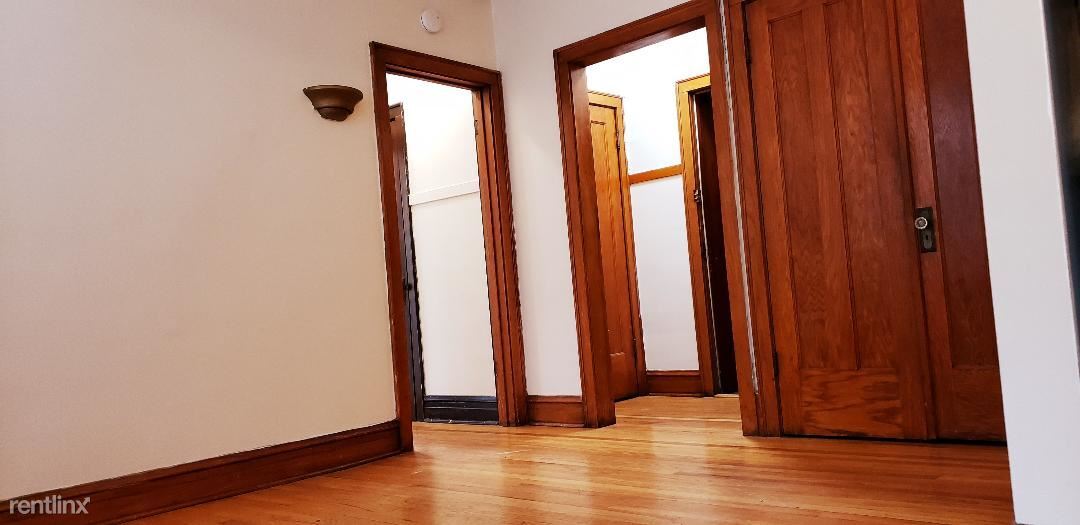 Foto principal - 4824 W Addison St