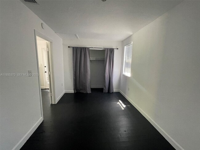 Foto del edificio - 210 NE 110th St