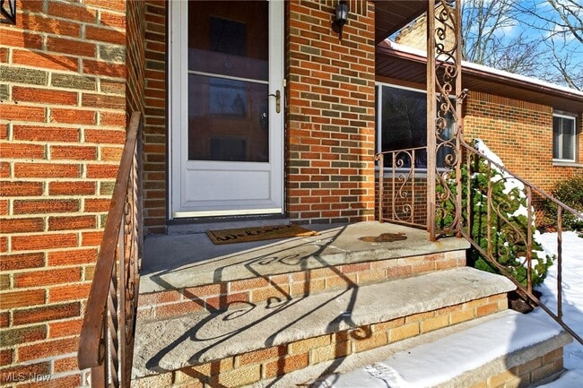 Building Photo - 8310 Broadview Rd