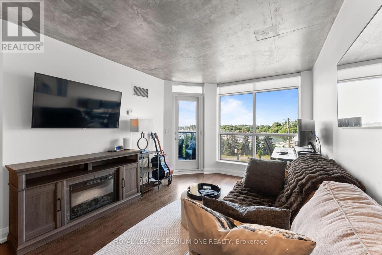 Primary Photo - 340-340 Watson St W
