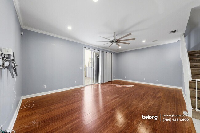 Building Photo - 616 SW 6th St