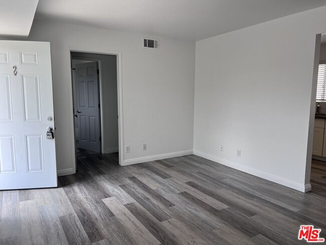 Foto del edificio - 1556 W 227th St