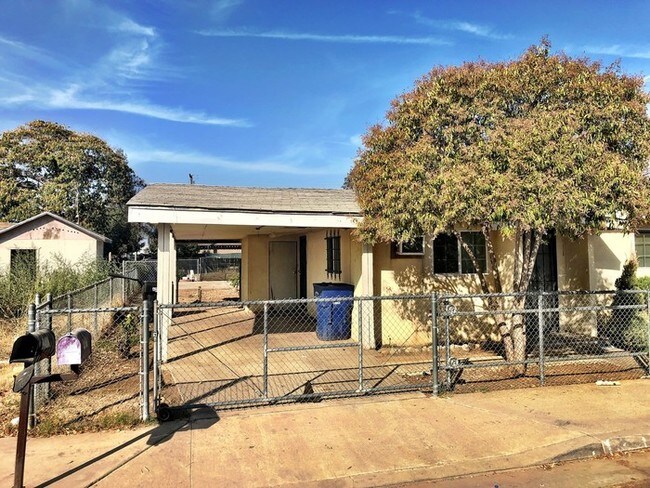 Foto del edificio - 399 11TH ST - 2 BEDROOM 1 BATH - ORANGE COVE