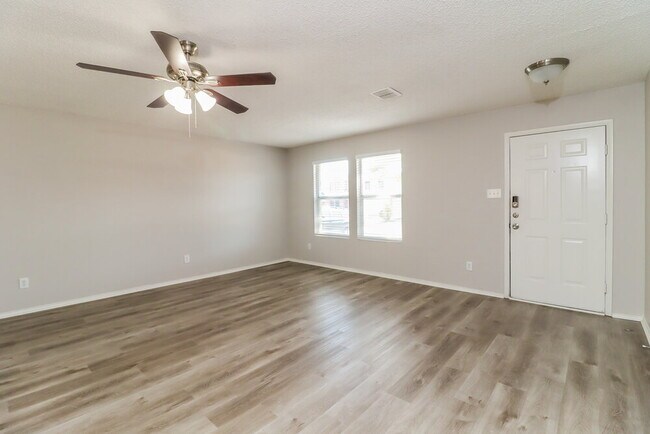 Building Photo - 8728 Stonebriar Ln