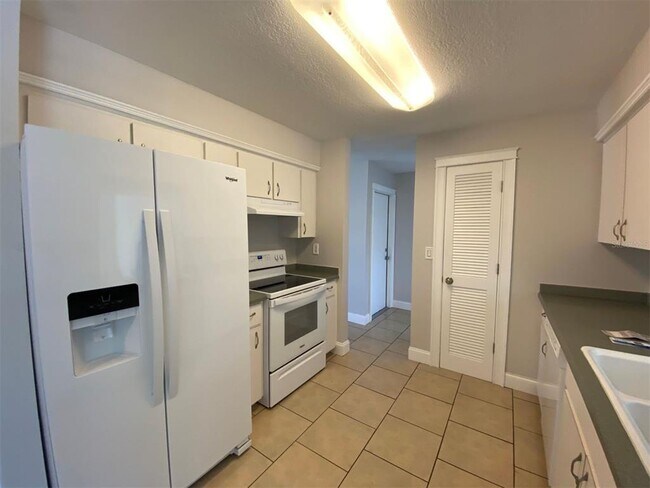 Foto del edificio - 19155 Waterbury Ct