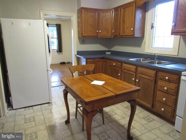 Foto del edificio - 203 W 5th Ave