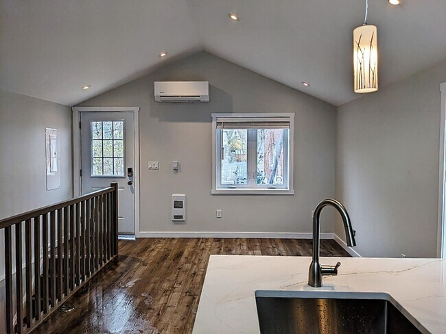 Photo du bâtiment - 884 Smyth Rd