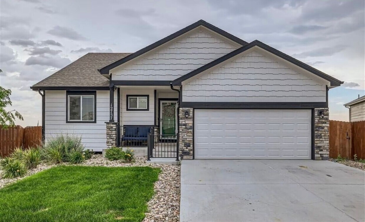 Primary Photo - Beautiful 5 bedroom home!!