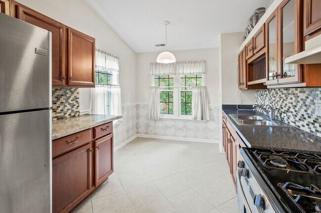Foto del edificio - 216 Stoneybrook Ln
