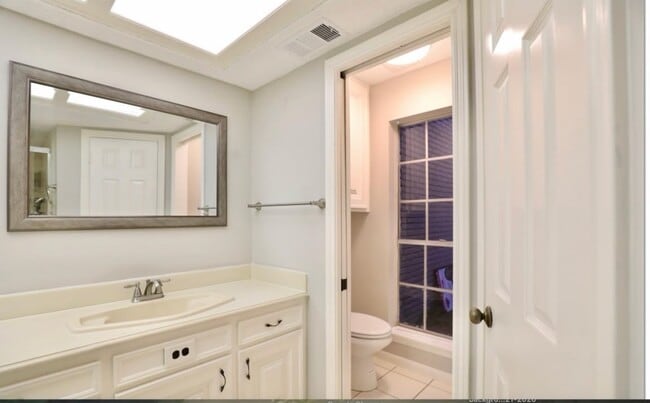 Building Photo - 538 Longview Dr