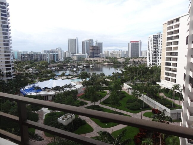 Foto del edificio - 600 Three Islands Boulevard