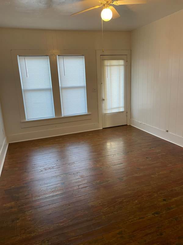 Building Photo - Unique property with so much space!