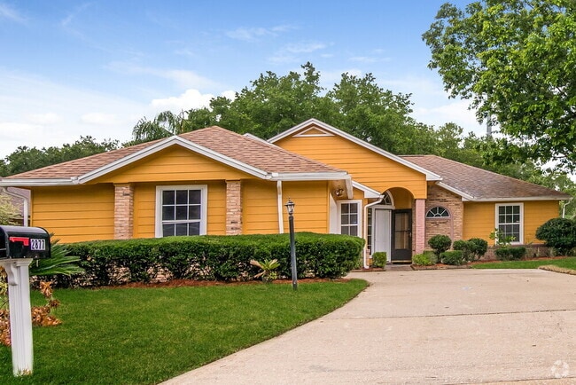 Building Photo - 2877 Sutton Estates Cir N