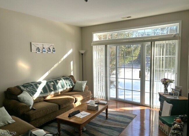 Foto del edificio - 95 Limerick Ln