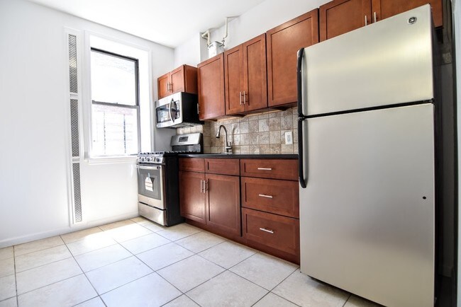 Building Photo - 566 W 162nd St