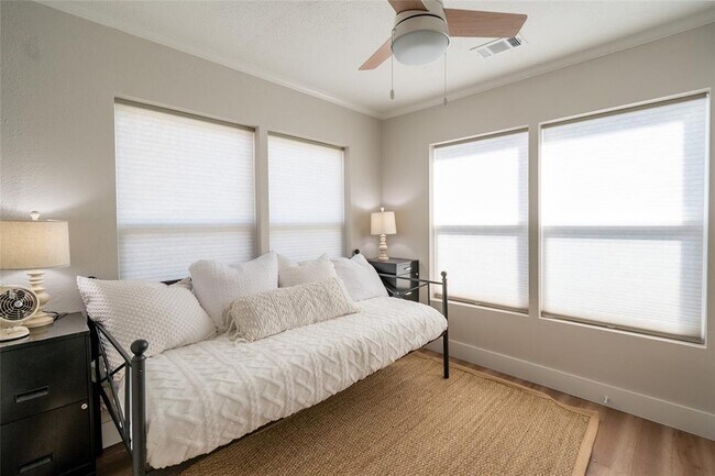 Foto del edificio - 505 Lbj Dr