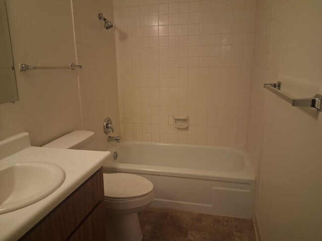 Foto del edificio - Downstairs One Bedroom at Carson Park!